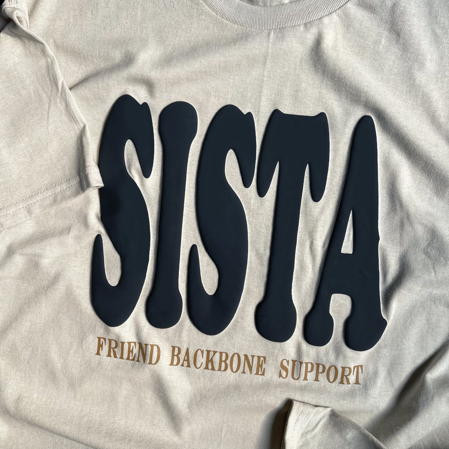 Sista Tee (Sand)